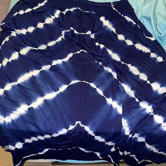 It’s a skirt - Picture 1 of 4